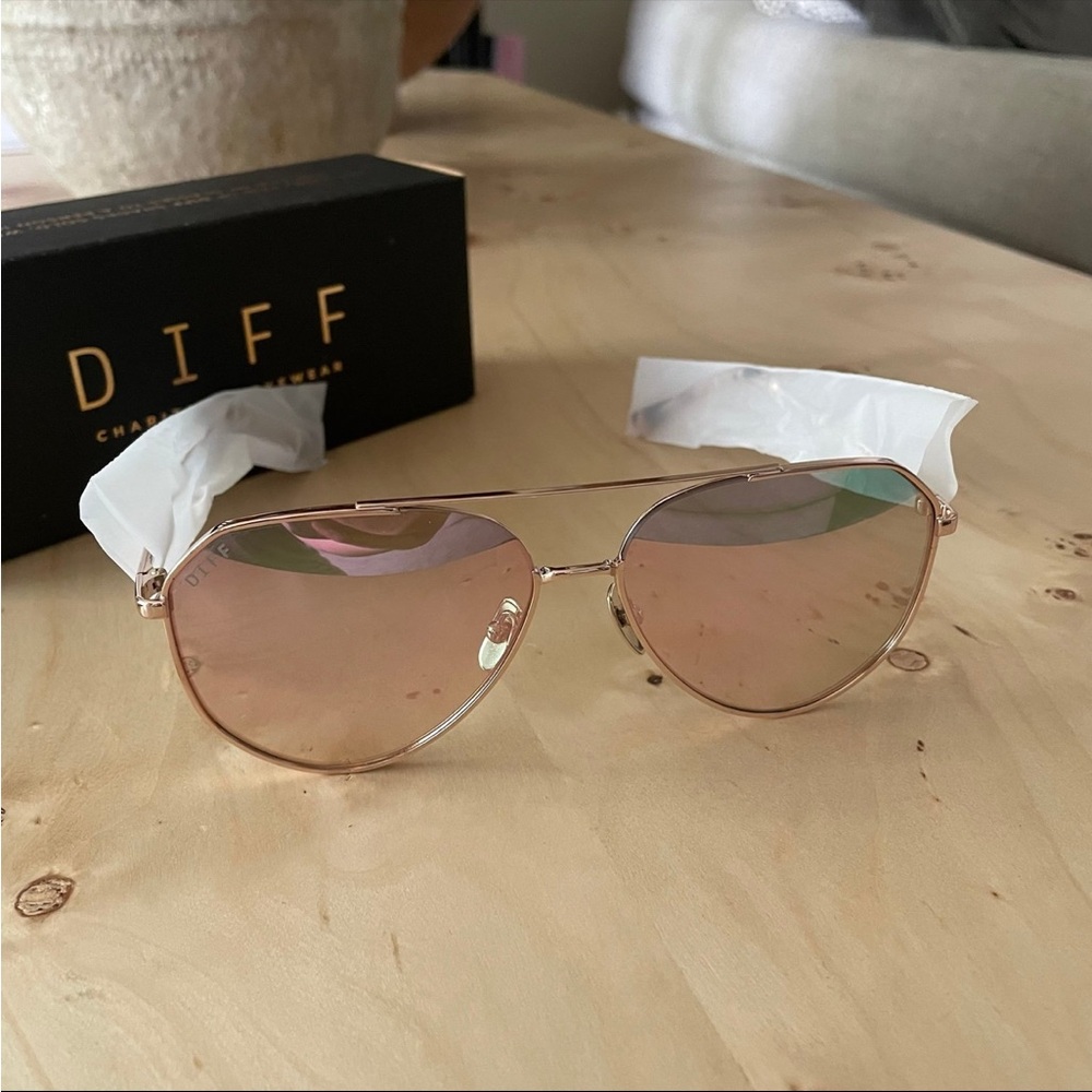 Diff Eyewear Dash Sunglasses NWT - image 1
